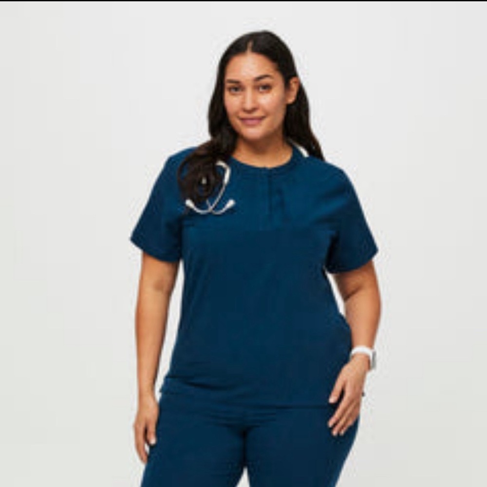 Figs women’s Deep Reef Marsh Scrub top XXS